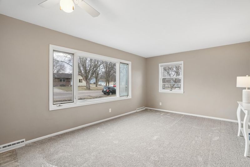 1513 Armstrong Ave N, Glencoe, MN 55336