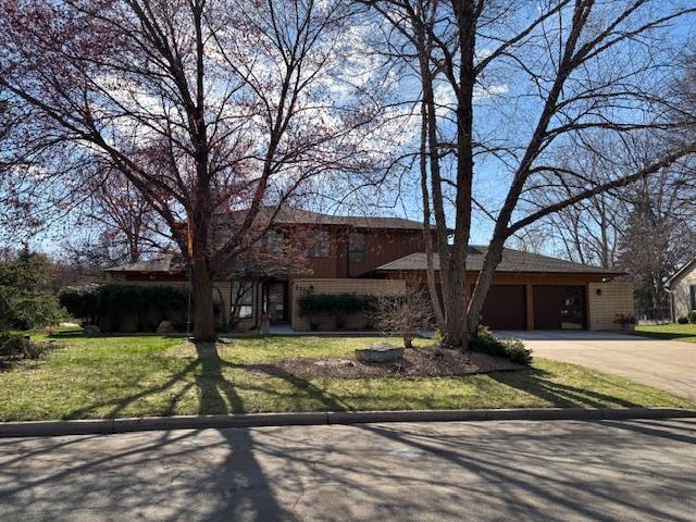2375 Apache Ct, Mendota Heights, MN 55120