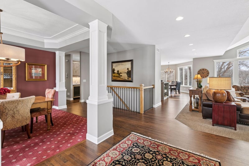 7011 Highover Dr, Chanhassen, MN 55317