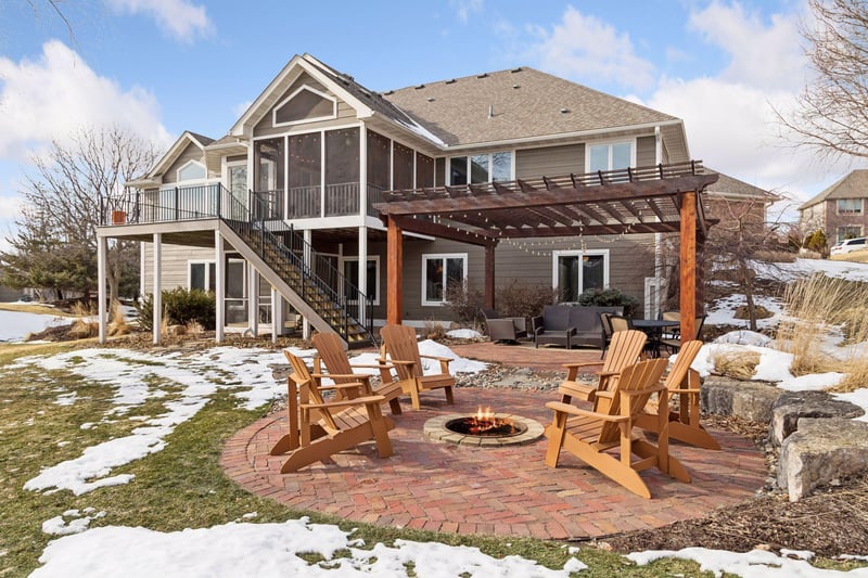 7011 Highover Dr, Chanhassen, MN 55317