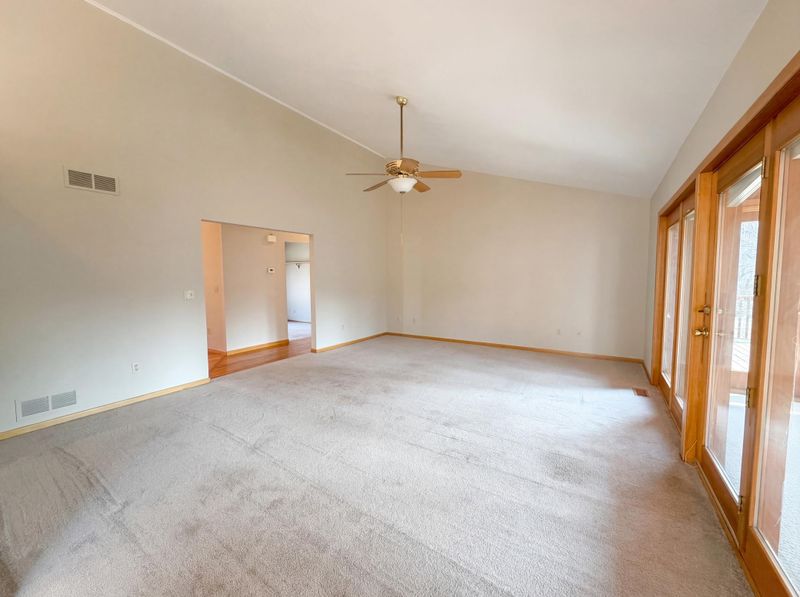 578 Prairie Cir E, Eagan, MN 55123