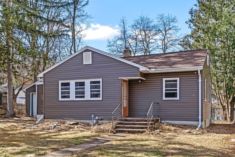 728 2nd St E, Altoona, WI 54720