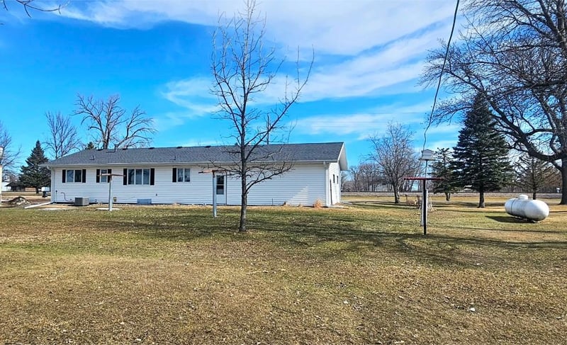 101 Pacific Ave, Donnelly, MN 56235