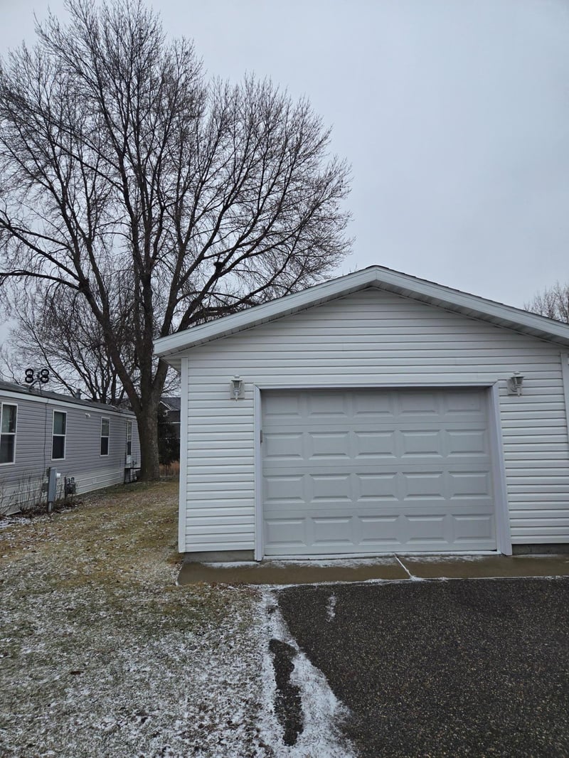 621 E Shakespeare Ave, Mankato, MN 56001
