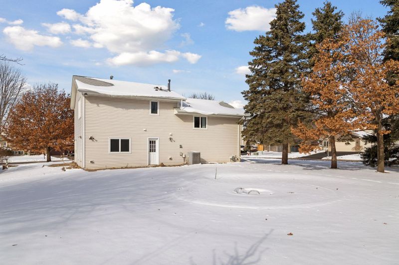 2301 E 121st St, Burnsville, MN 55337