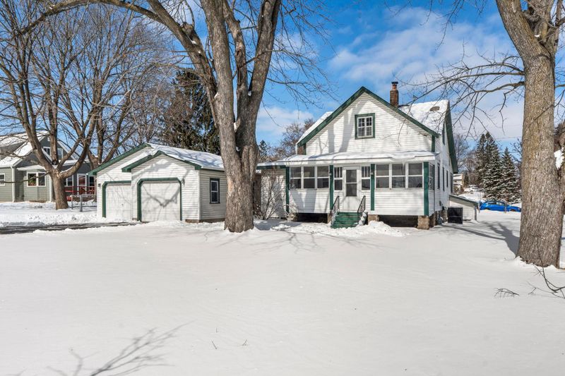 1083 Gordon Ave, Maplewood, MN 55109