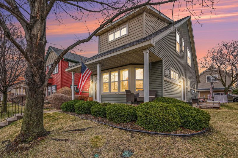 3018 Hazelwood St, Maplewood, MN 55109