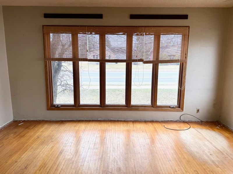 811 3rd St NE, Roseau, MN 56751
