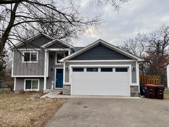 646 Grafton Ave N, Oakdale, MN 55128