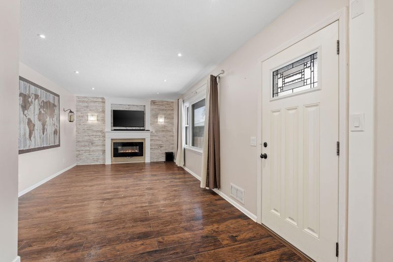 101 W 93rd St, Bloomington, MN 55420