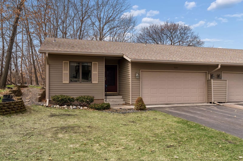 5301 Yorktown Ln N, Plymouth, MN 55442
