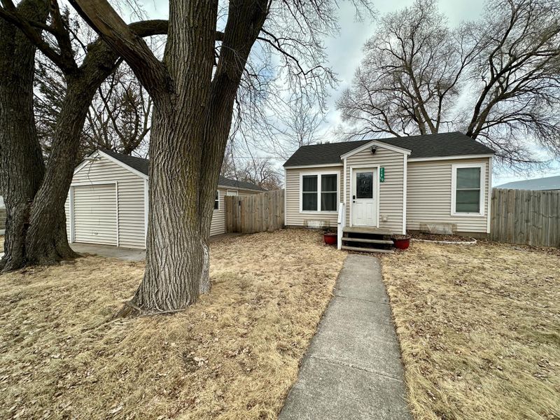 210 12 1st Ave NW, Isanti, MN 55040