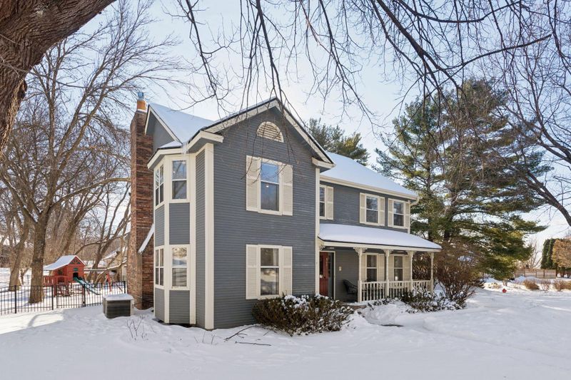 5221 Knob Hill Ct, Minnetonka, MN 55345