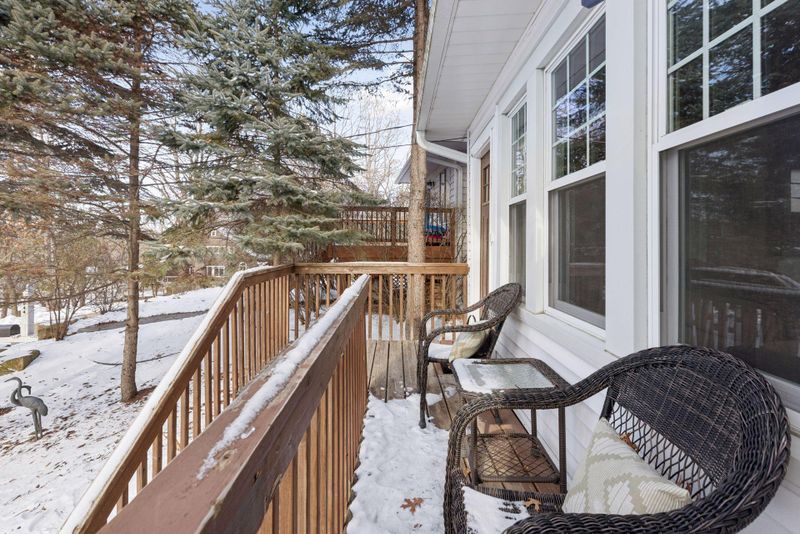 1040 Summit Ave, Mahtomedi, MN 55115