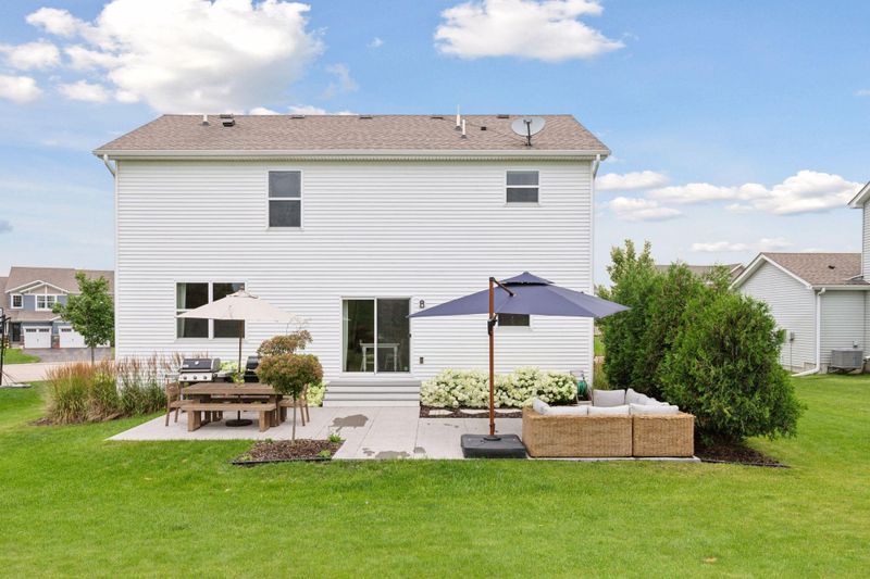 2430 Lacy Ln, Victoria, MN 55386