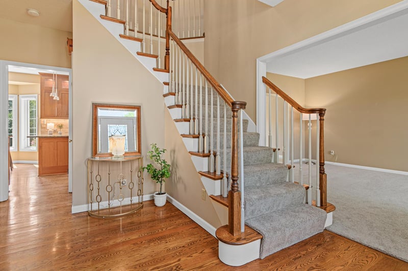 1310 Woodcrest Ave, Shoreview, MN 55126