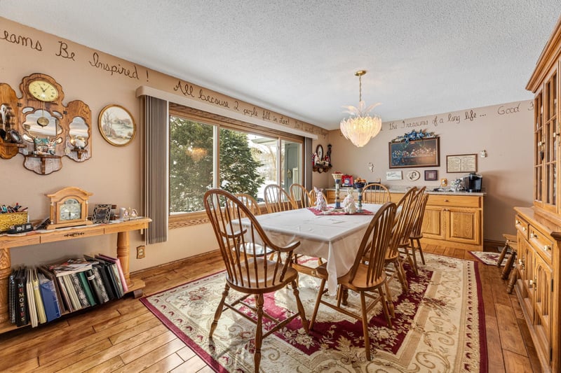 244 Edgeview Dr, Rollingstone, MN 55969