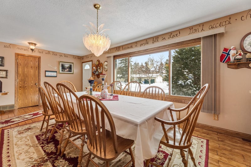 244 Edgeview Dr, Rollingstone, MN 55969