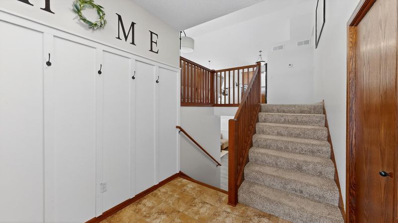 831 20th Ave SE, Pine Island, MN 55963