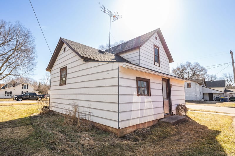 1102 1st Ave NW, Faribault, MN 55021