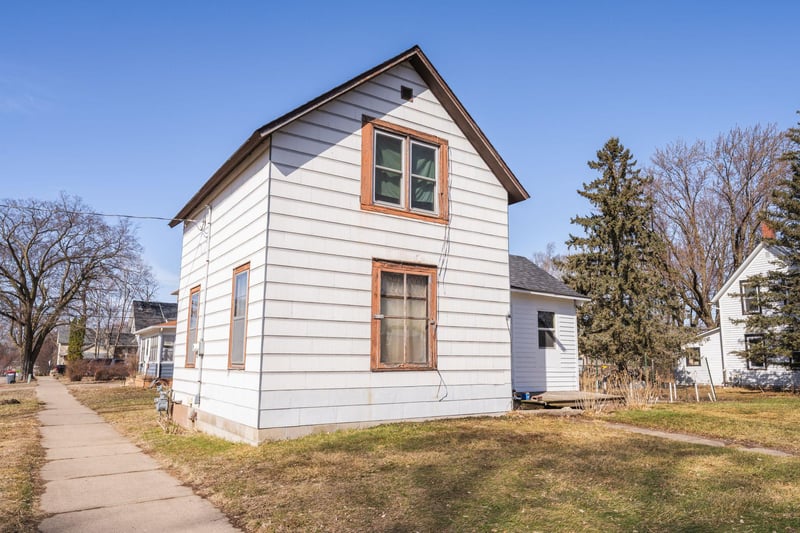1102 1st Ave NW, Faribault, MN 55021
