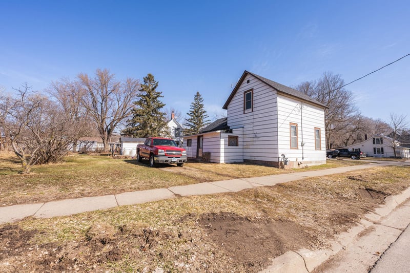 1102 1st Ave NW, Faribault, MN 55021