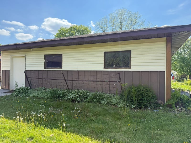 300 Arnold St, West Concord, MN 55985