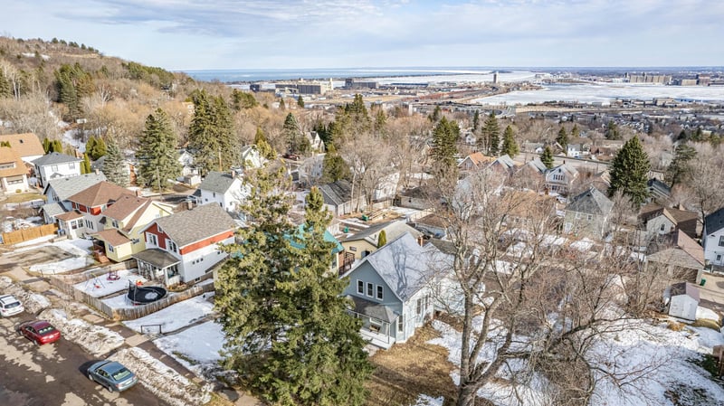 2218 W 11th St, Duluth, MN 55806