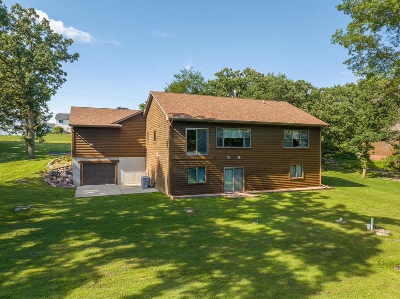 1408 10th St NE, Sauk Rapids, MN 56379