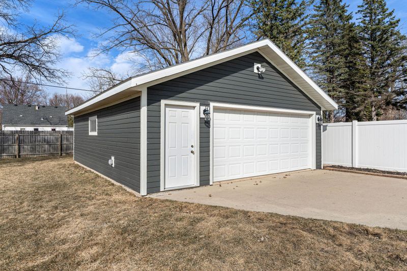 1817 1st Ave NE, Austin, MN 55912