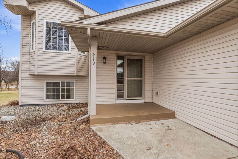 419 Lake Dr, Winsted, MN 55395