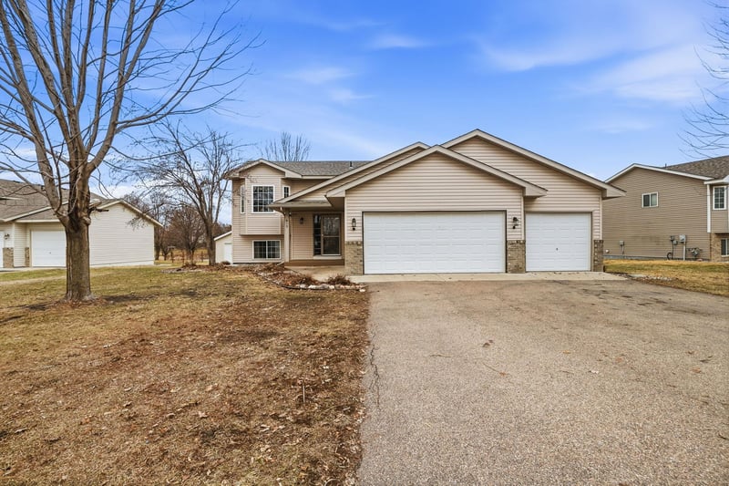 419 Lake Dr, Winsted, MN 55395