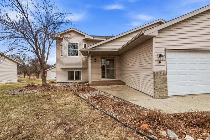 419 Lake Dr, Winsted, MN 55395