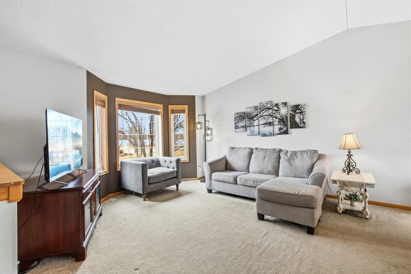 419 Lake Dr, Winsted, MN 55395