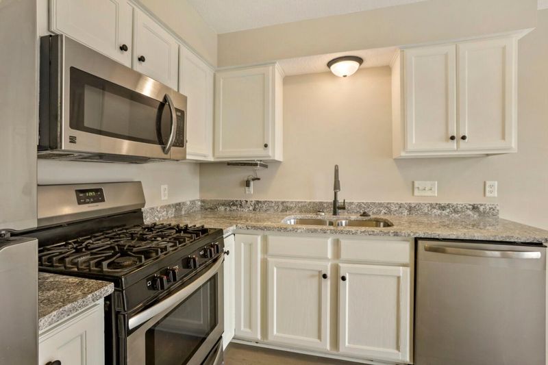 812 13th St W, Hastings, MN 55033