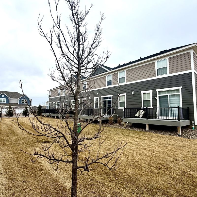 18378 Gladden Ln, Lakeville, MN 55044