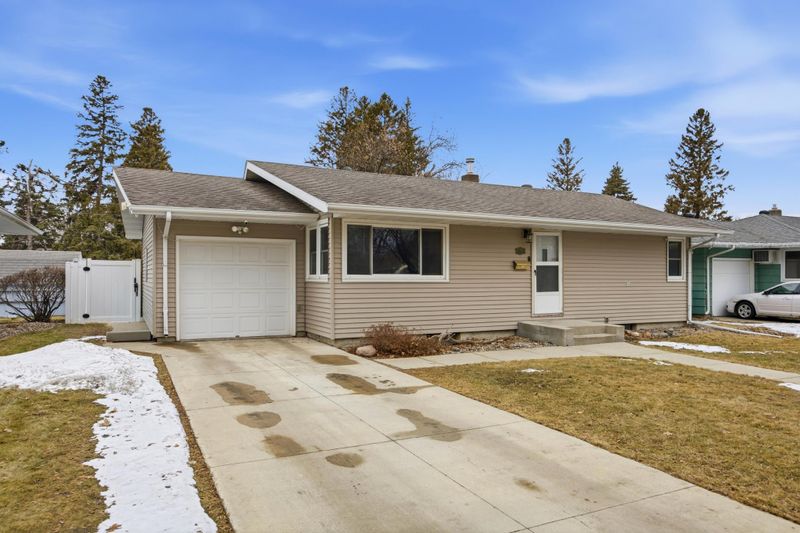 1621 17th St S, Moorhead, MN 56560