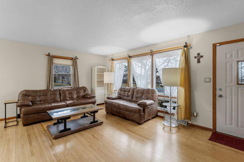 902 7th Ave E, Shakopee, MN 55379
