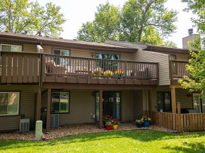 164 River Woods Ln, Burnsville, MN 55337