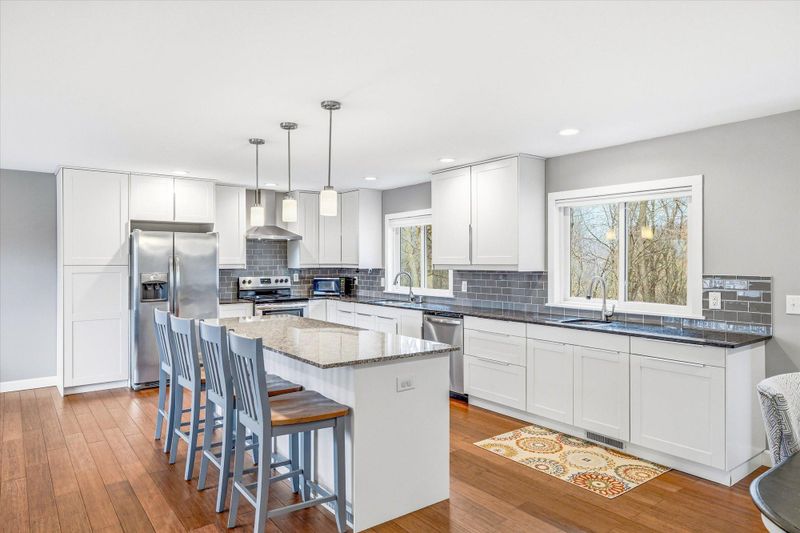 112 Pony Ln E, Apple Valley, MN 55124