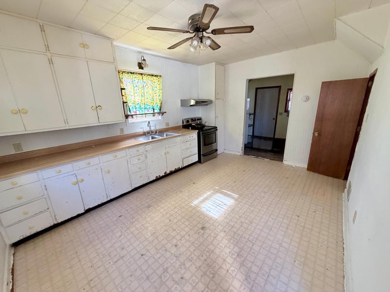 46 2nd St NE, Madelia, MN 56062
