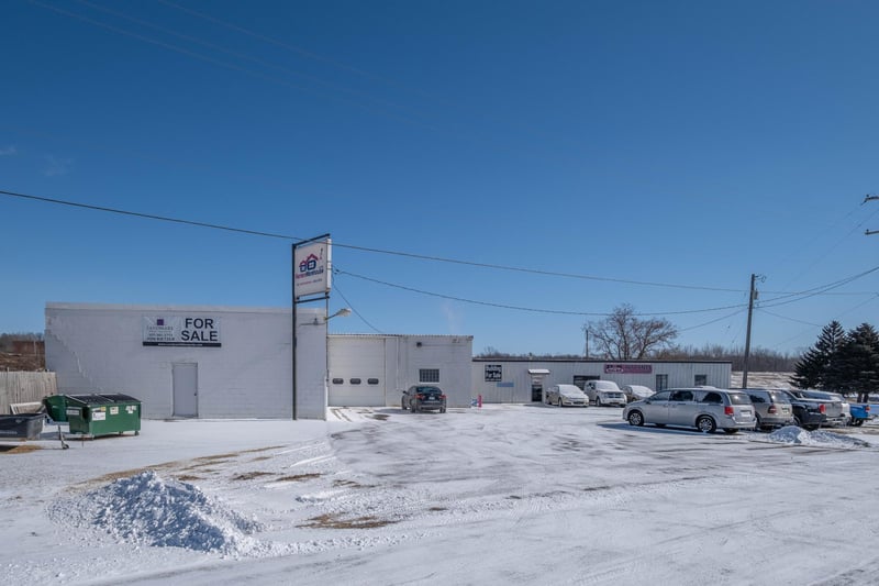 1000 N River Dr, North Mankato, MN 56003