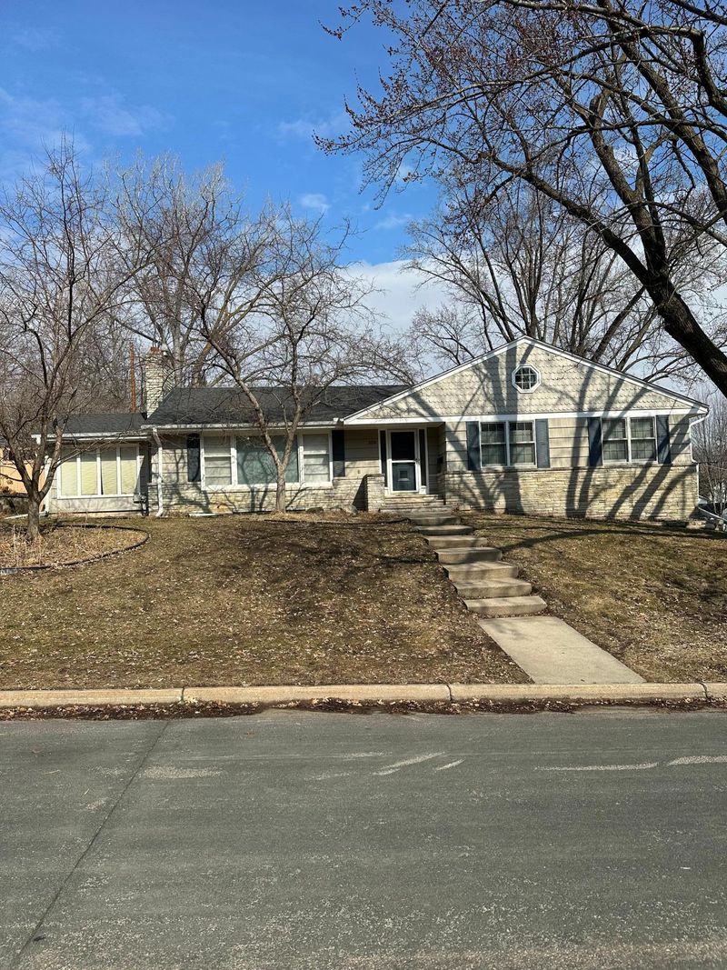 5216 Hollywood Rd, Edina, MN 55436