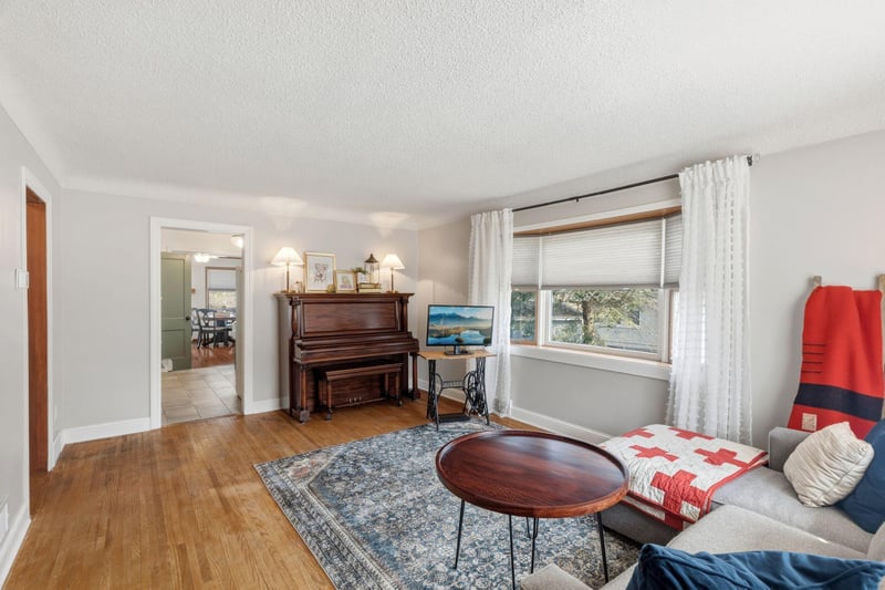 152 Busch Ave, Center City, MN 55012