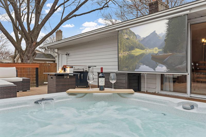 997 Carlton Dr, Shoreview, MN 55126