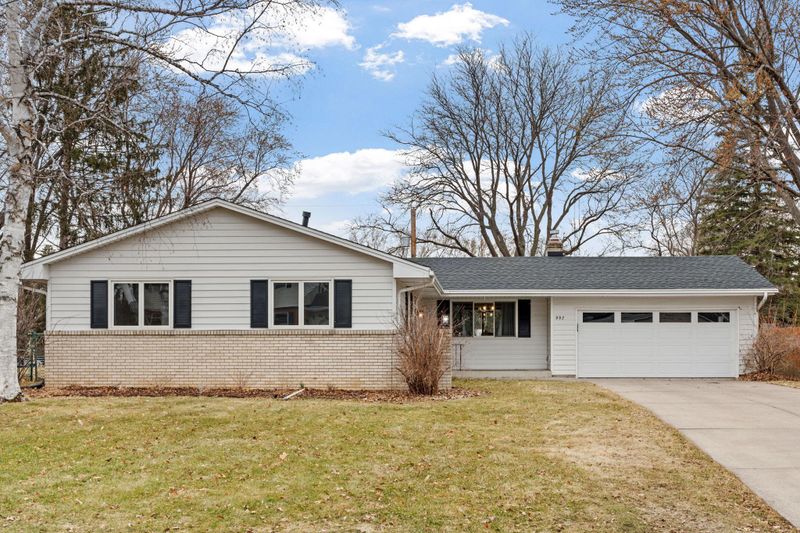997 Carlton Dr, Shoreview, MN 55126