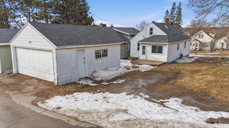726 Summit St, Eveleth, MN 55734