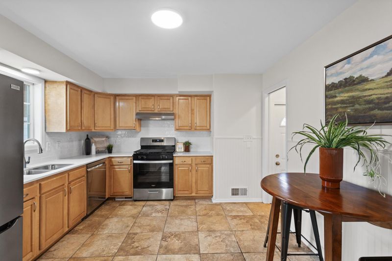 531 Hazel St N, Saint Paul, MN 55119