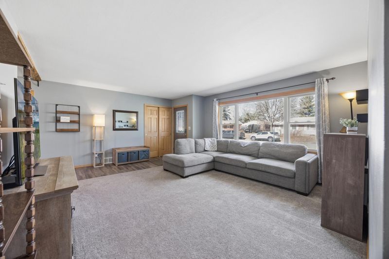 8101 Noid Dr, Brooklyn Park, MN 55428