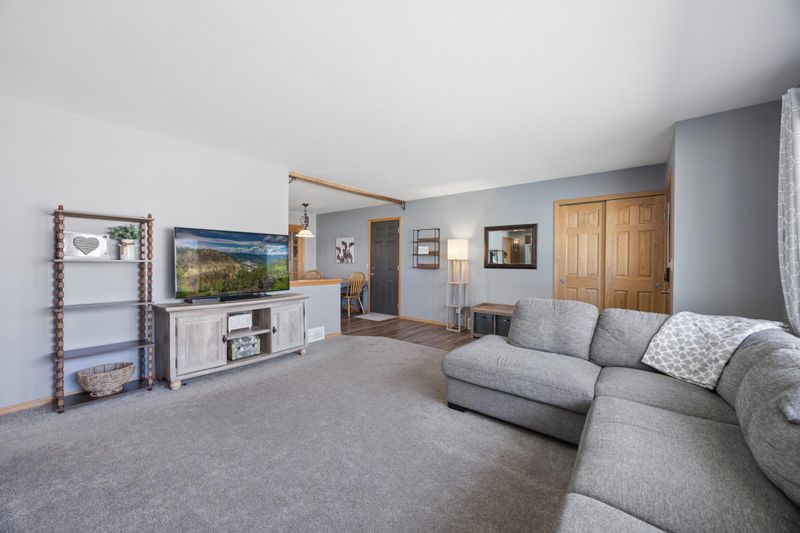 8101 Noid Dr, Brooklyn Park, MN 55428